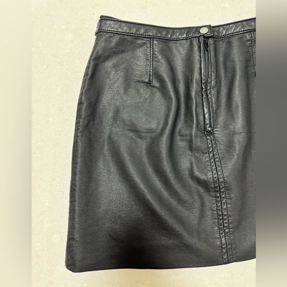 Free People Black Mini Skirt Faux Leather Size 8 - Picture 8 of 12
